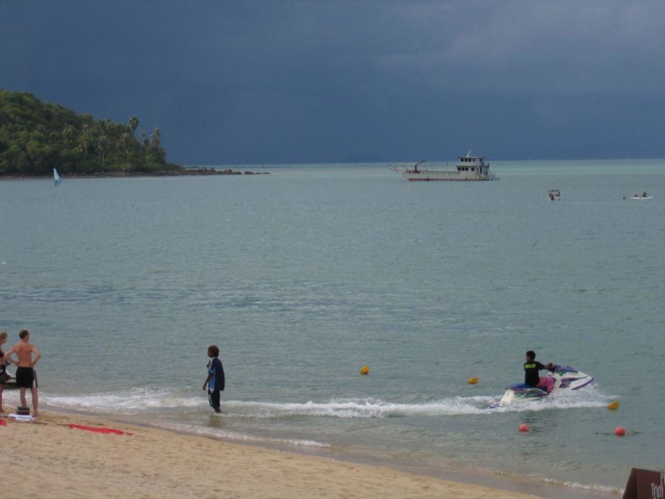 Strand kurz vor einem Monsunschauer NH Collection Samui Peace Resort