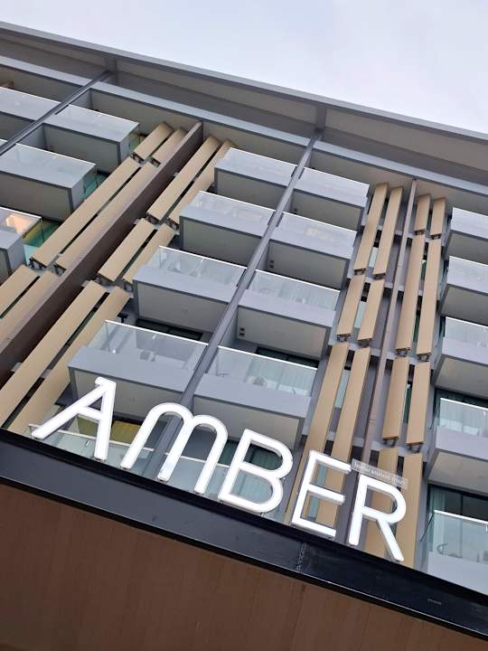 Außenansicht Hotel Amber Pattaya