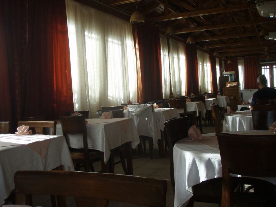 Im Restaurant Happy Life Village