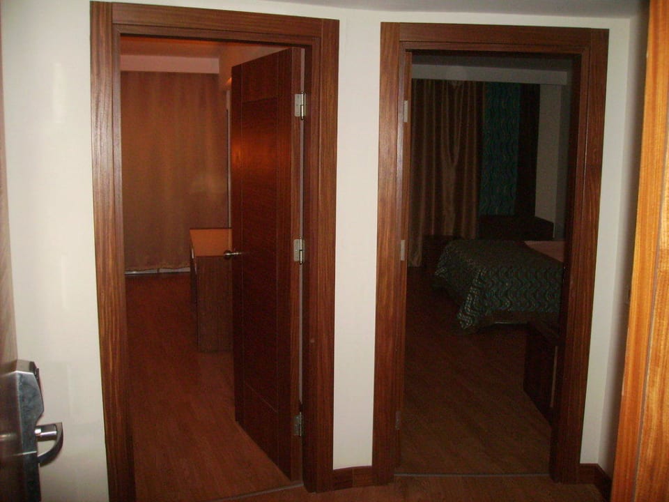 Links Kinderzimmer rechts Eltrernzimmer Seaden Sea World Resort & Spa