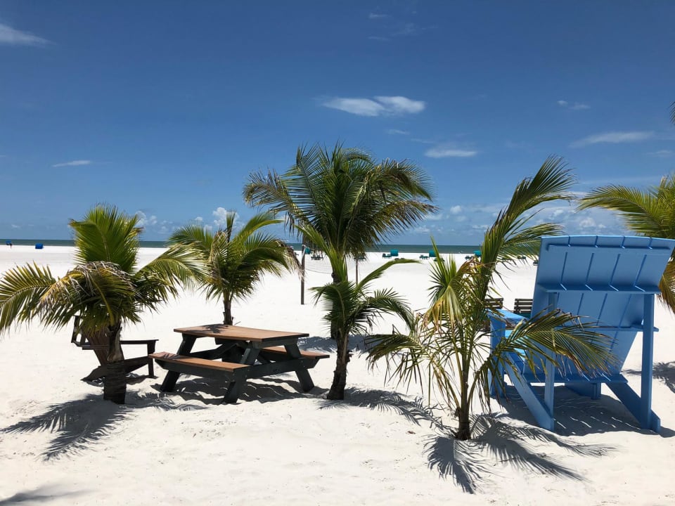 Strand Hotel Outrigger Beach Resort