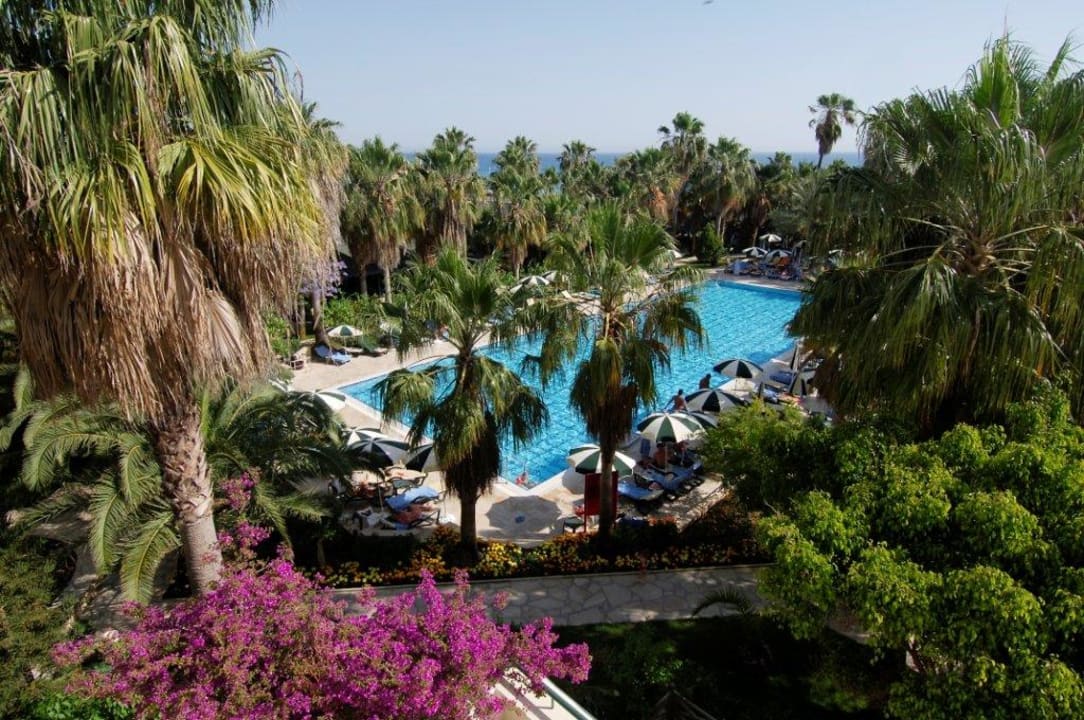 großen, grünen Garten Hotel Meryan
