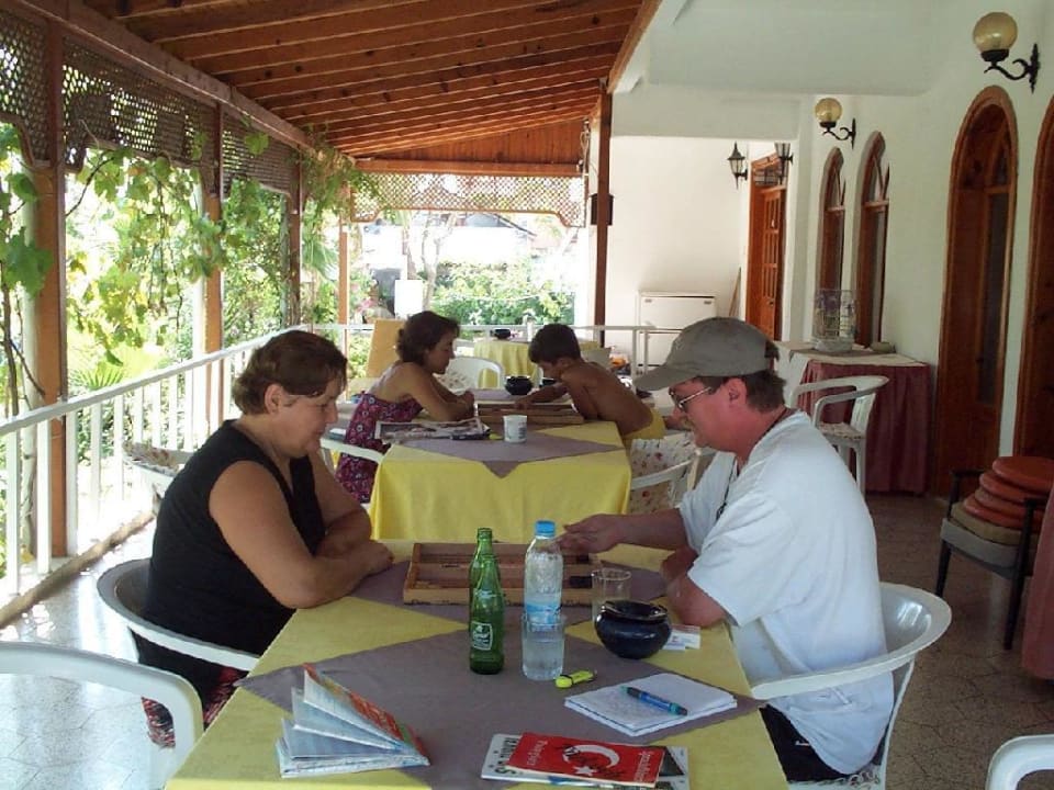Mit der Chefin Gülol konnte man zu jeder Zeit eine Runde BG Hotel Malibu