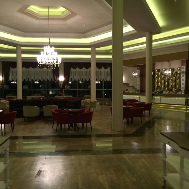 Große Lobby mit 24 Std. Bar Asteria Family Resort Side