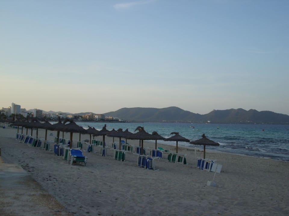 Sandstrand vor dem Hotel Flamenco Hipotels Flamenco