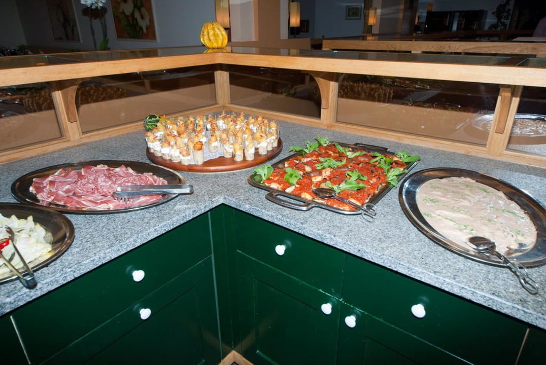 Auswahl Vorspeisenbuffet Falkensteiner Family Resort Lido