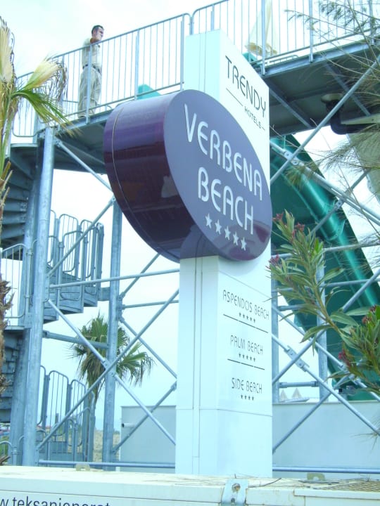 Hotelschild am Strand Sentido Trendy Verbena Beach