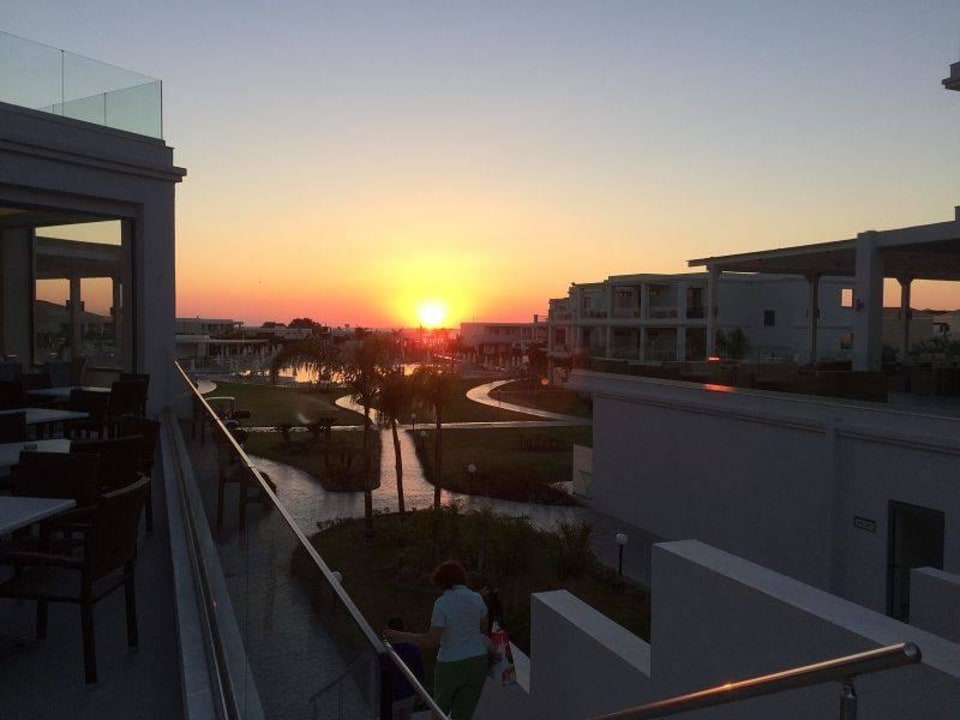 Sonnenaufgang Asterias Beach Resort