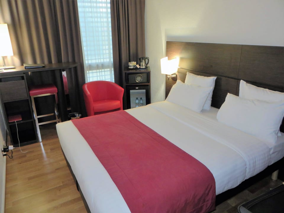 Standard Doppelzimmer #427  Nash Airport Hotel