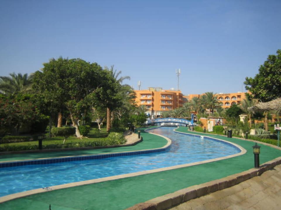 Der Nil zwischen den Pools Golden Beach Resort