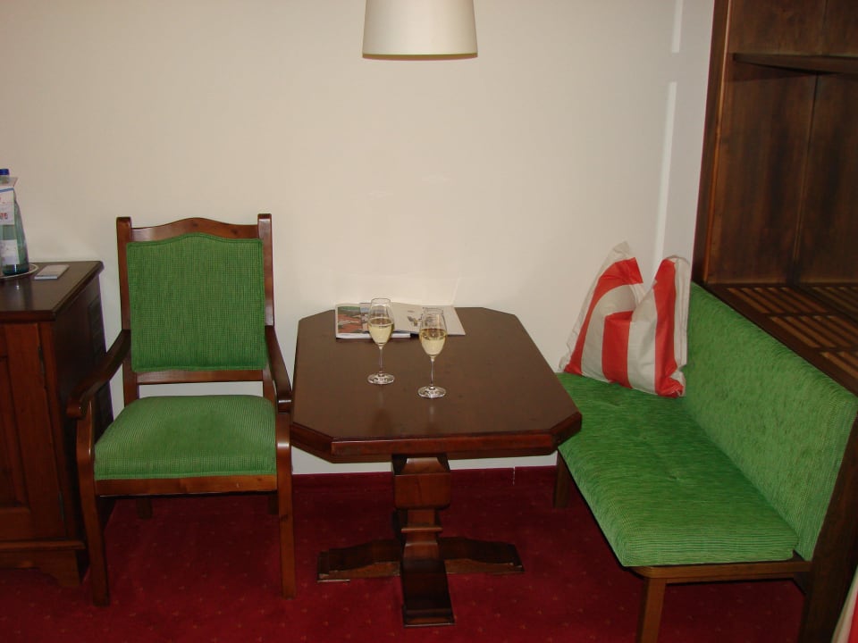Sitzecke mit Willkommens-Prosecco Hotel Das Ludwig