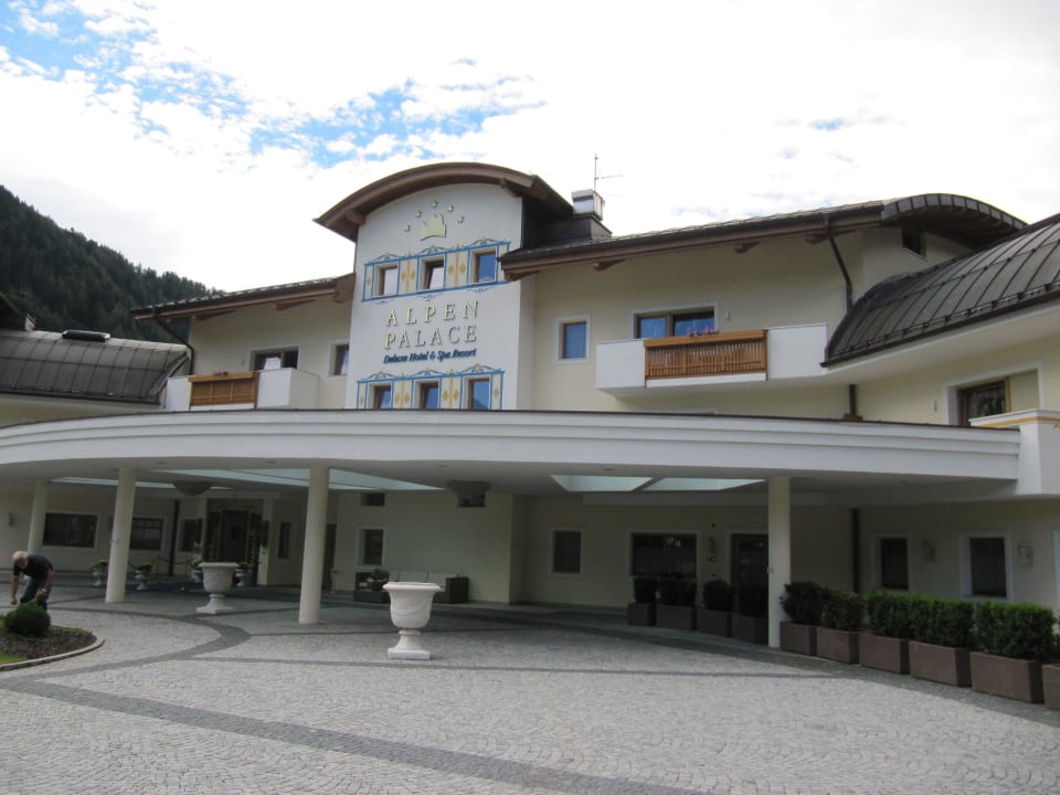 Eingang Alpenpalace Luxury Hideaway & Spa Retreat