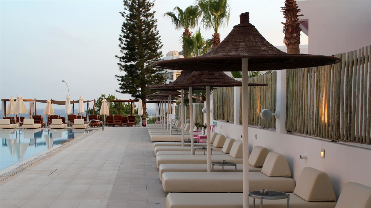 Poolanlage Napa Mermaid Hotel & Suites