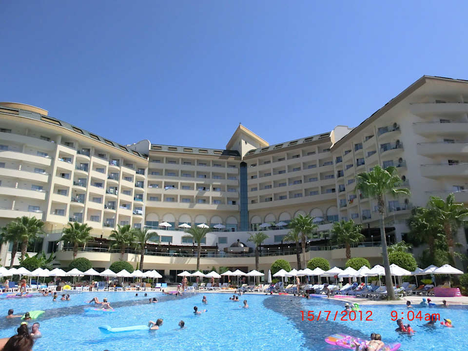 Pool und Hotel Saphir Resort & Spa