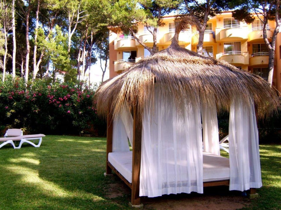 Pavillons im Garten Prinsotel La Pineda