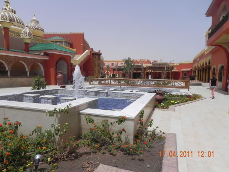 Großer Platz mit tollen Brunnen  Pickalbatros Alf Leila Wa Leila Resort - Neverland Hurghada