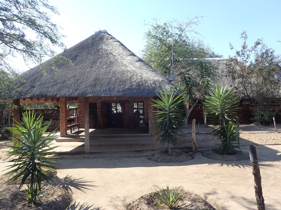 Außenansicht Gomo Gomo Game Lodge