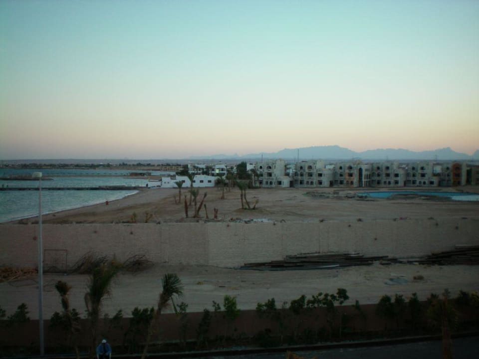 Blick auf die Baustelle Nebenan Pickalbatros Palace Resort
