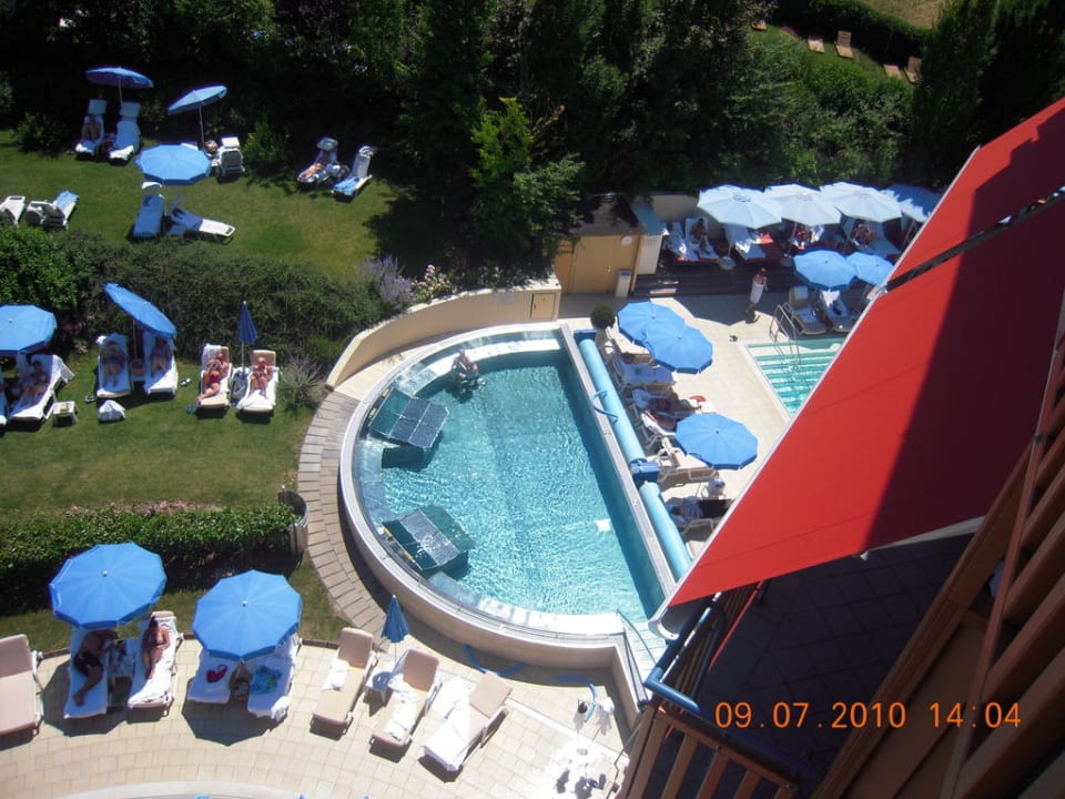 Blick auf die Poollandschaft Hotel & Spa Der Steirerhof Bad Waltersdorf