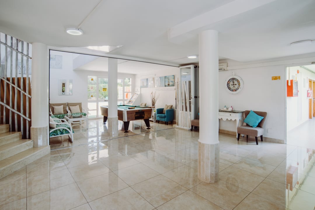 Lobby Alper Apartments