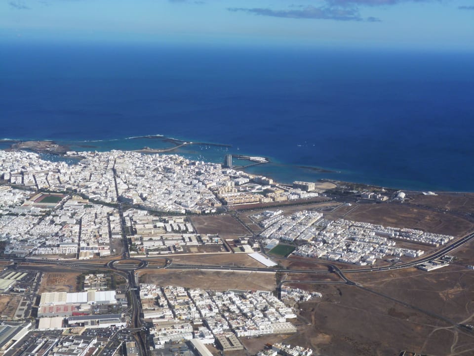 Blick vom Flieger auf Arecife Apartments Nazaret