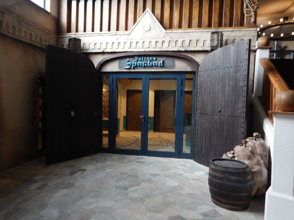 Eingang Schwimmbad Heide Park Abenteuerhotel