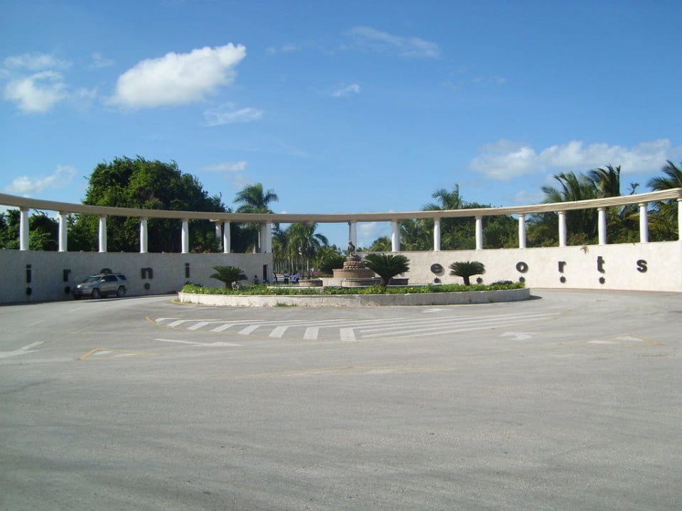 Eingang zum Hotelresort Grand Sirenis Punta Cana Resort & Aquagames