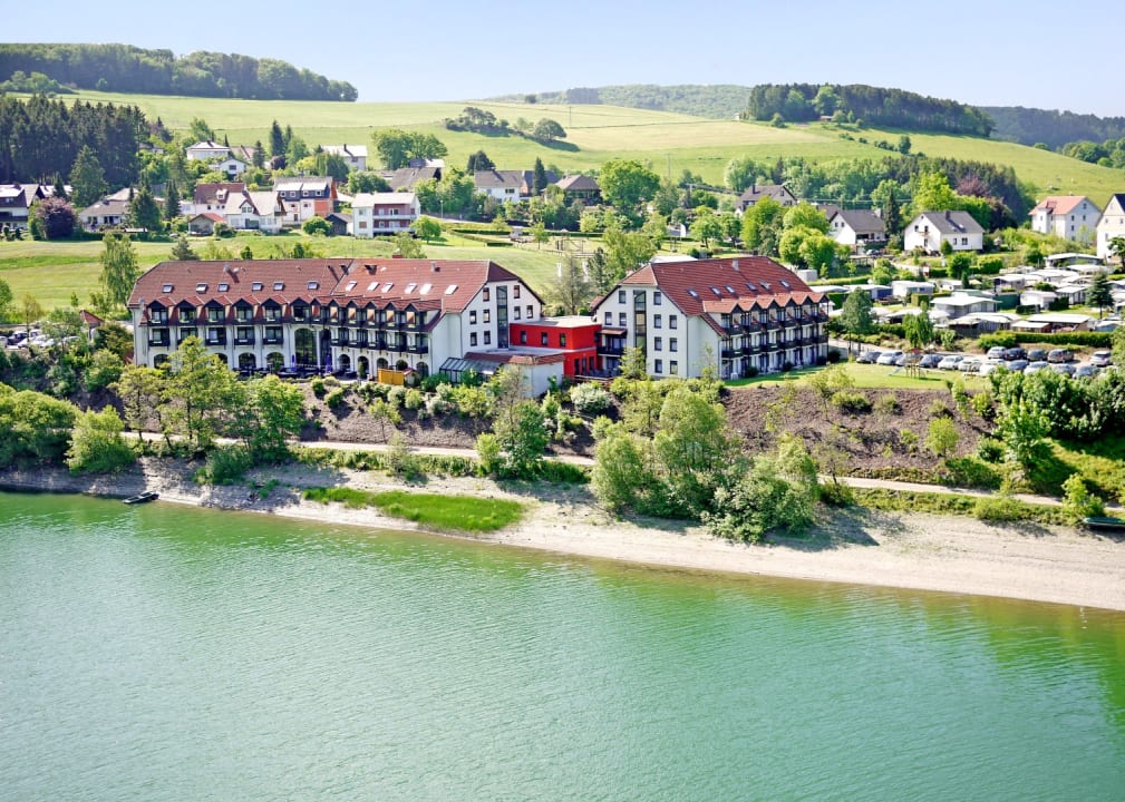 Außenansicht Göbel's Seehotel Diemelsee