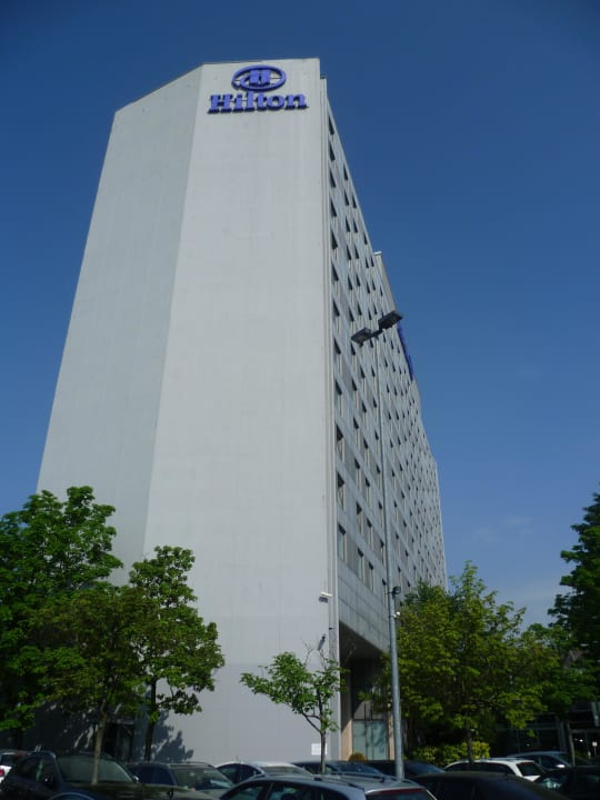 Ansicht vom Parkplatz aus Hilton Düsseldorf