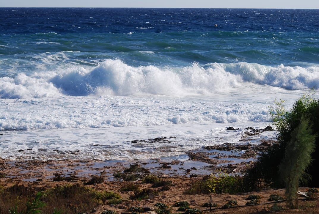 Strand Crystal Springs Beach Hotel