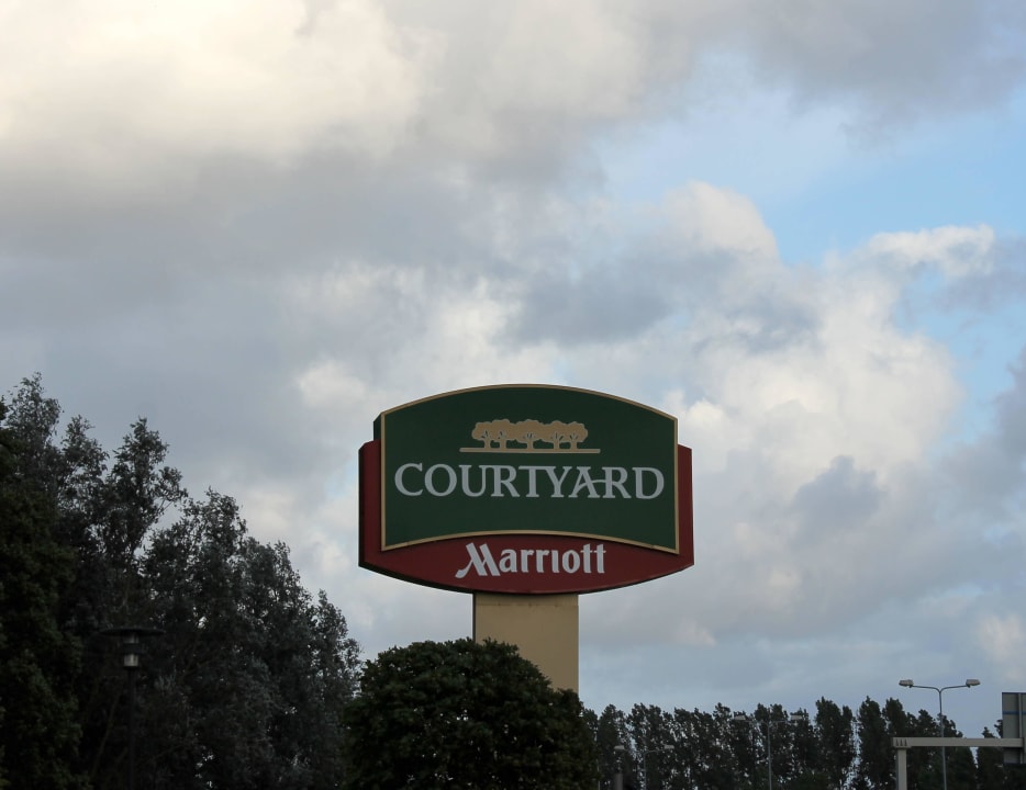 Einfahrt zum Hotel Hotel Courtyard by Marriott Amsterdam Airport