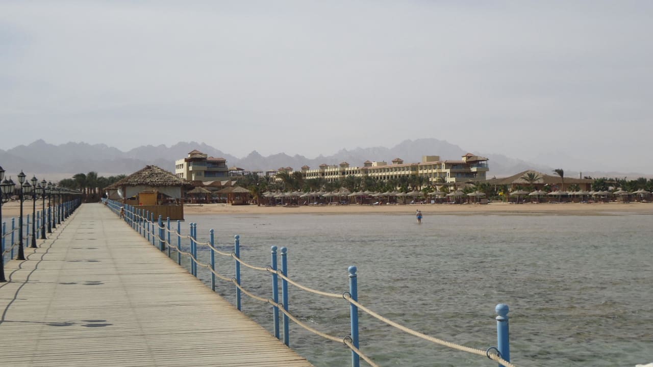 Вид с моря Amwaj Beach Club Abu Soma Resort