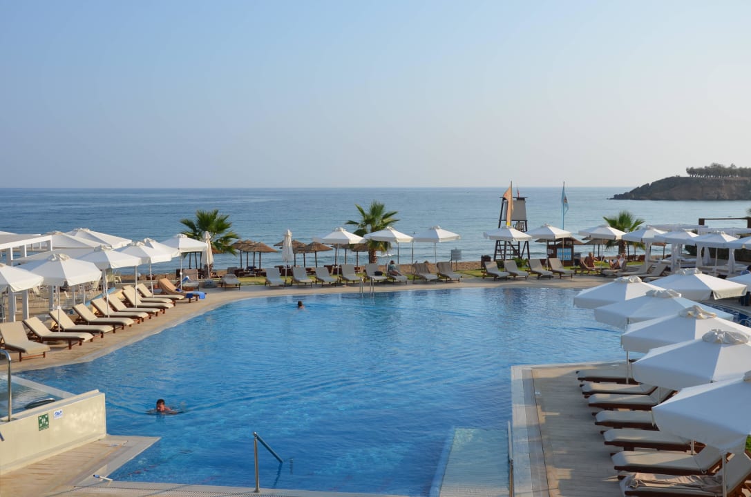 Großer Pool Atlantica Kalliston Resort