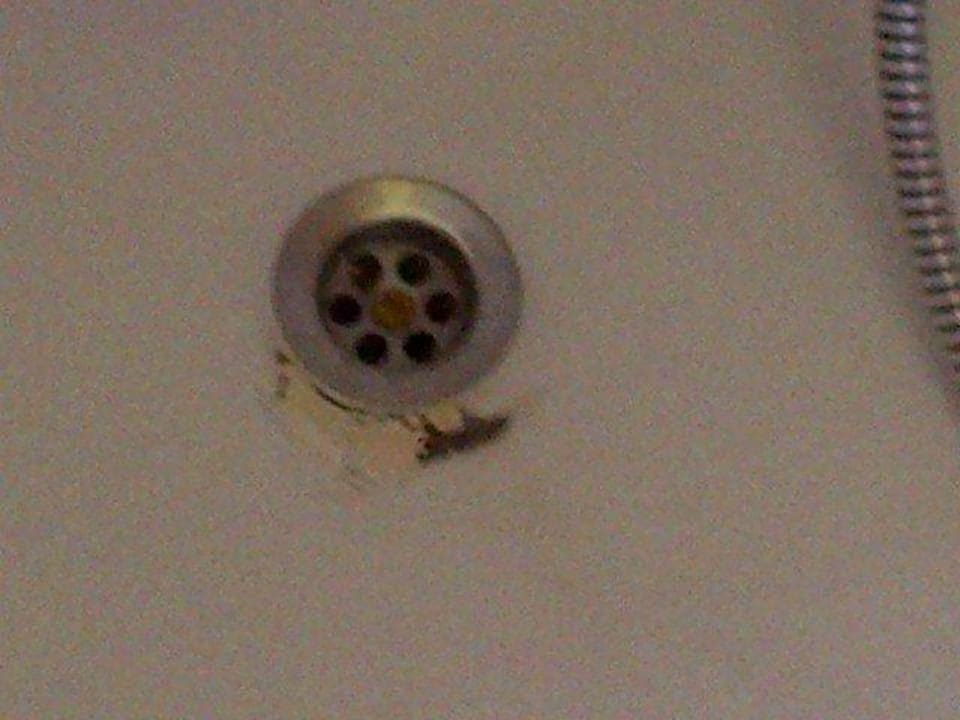 Der unmögliche Abfluß in der Badewanne Hotel Agathawirt