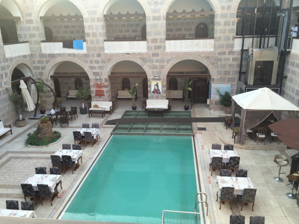 Innenhof Hotel Cesme Kanuni Kervansaray