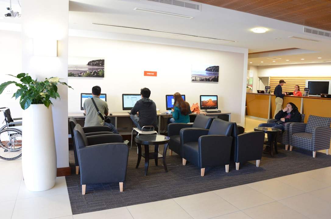 Internetový kútik pri recepcií ibis Christchurch Hotel