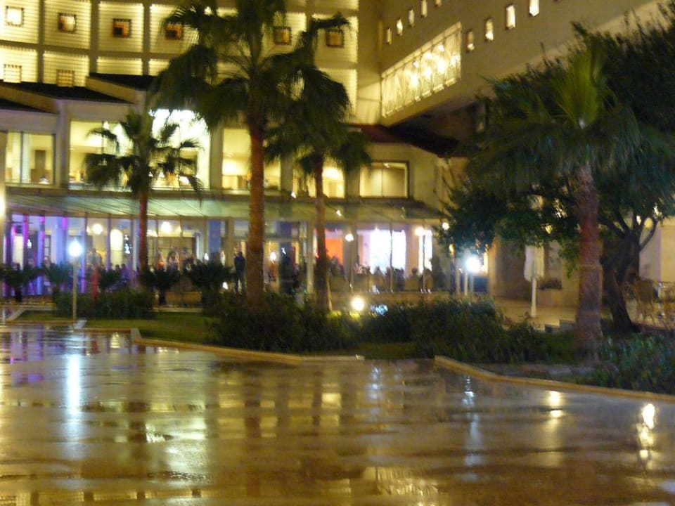 Innenhof bei Nacht Hotel Mirada del Mar