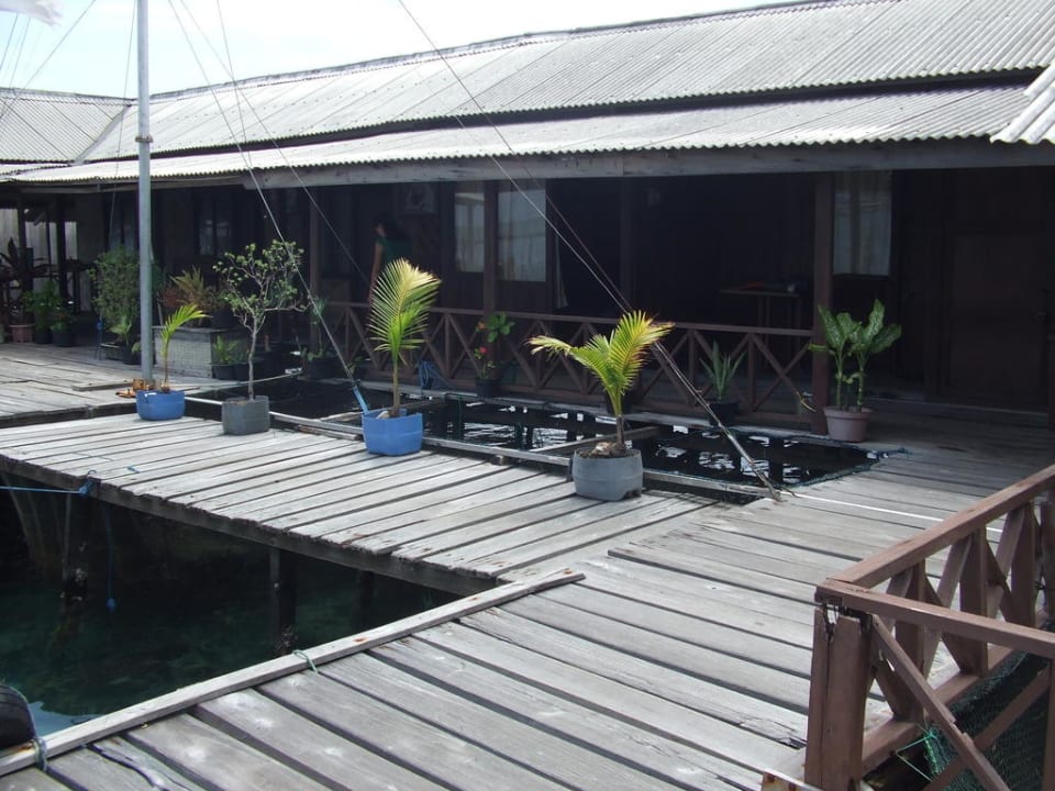 Vorne Wisma Apung Hotel