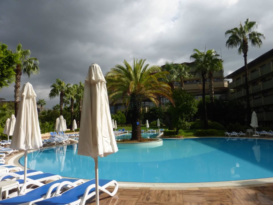Auch mit dunklen Wolken ein klasse Anblick Hotel Grand Side