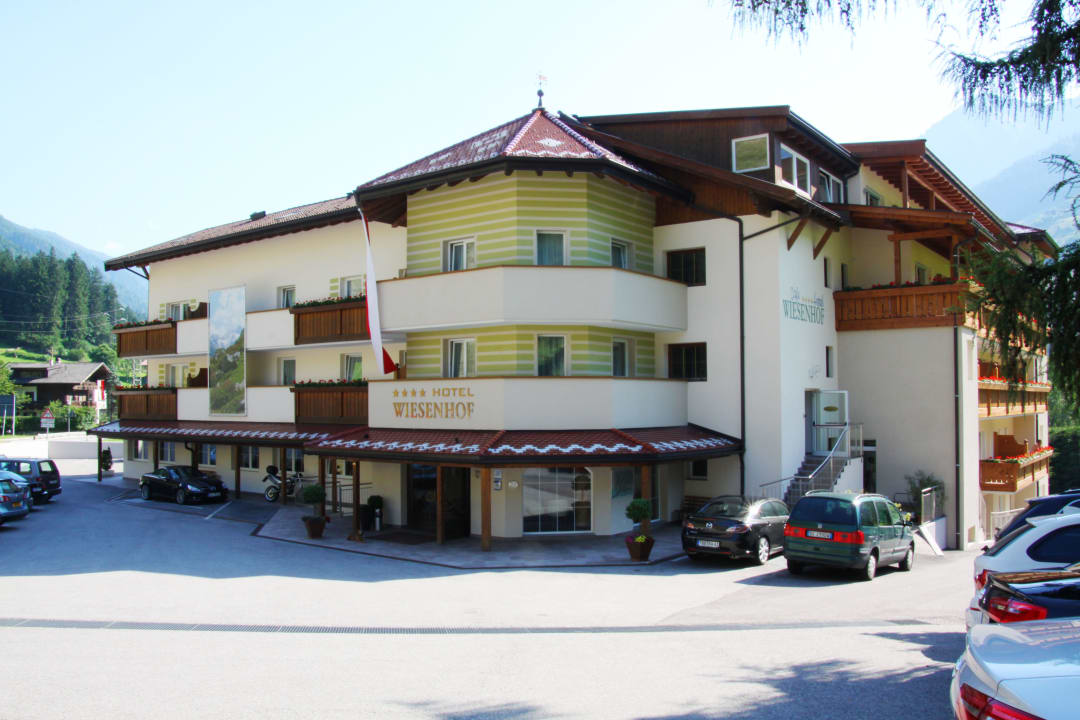 Frontansicht Hotel Wiesenhof Garden Resort