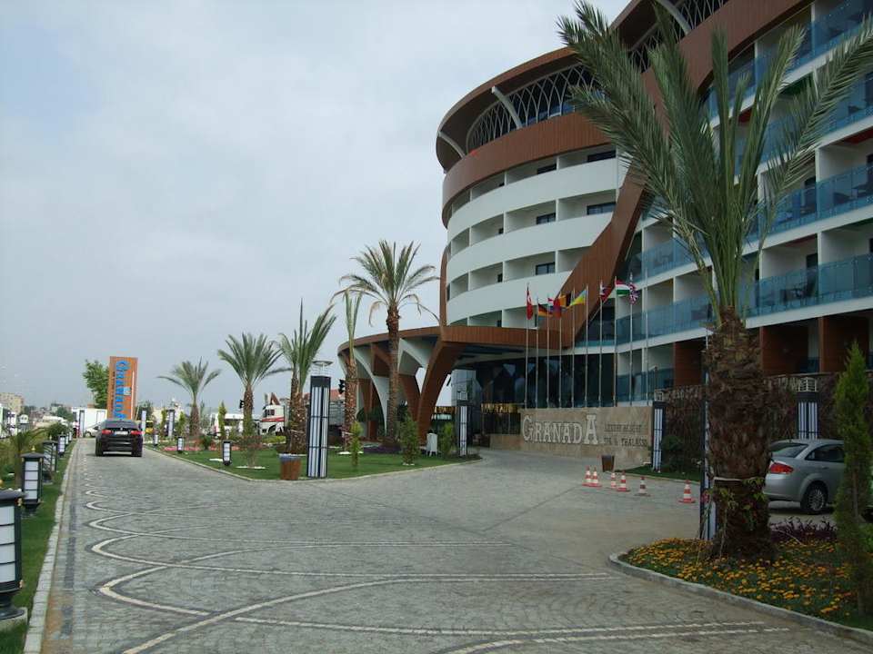 Zufahrt zum Granada Granada Luxury Okurcalar