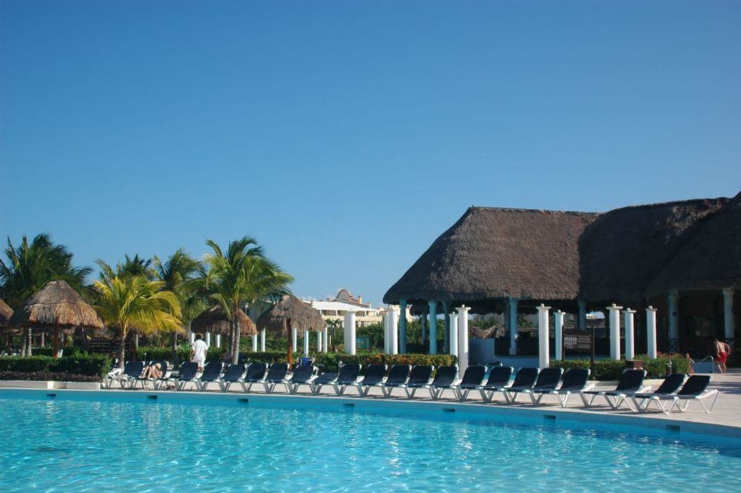 Schön angelegte Poolanlage Grand Palladium Select White Sand Resort & Spa