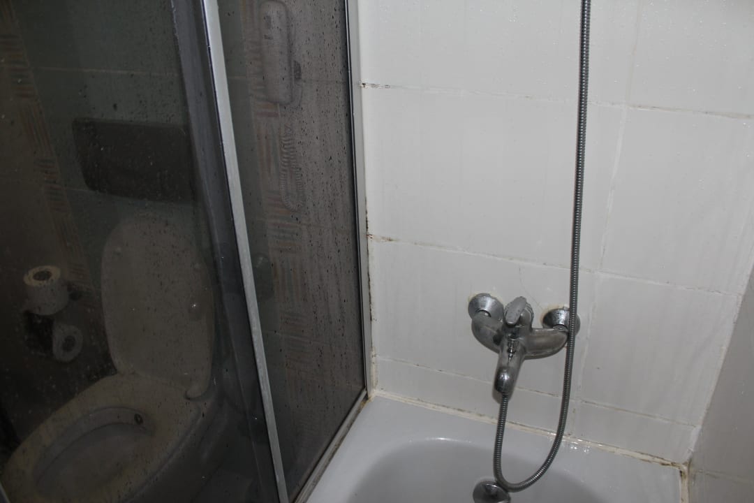 Das Badezimmer war Schimmel MC Arancia Resort