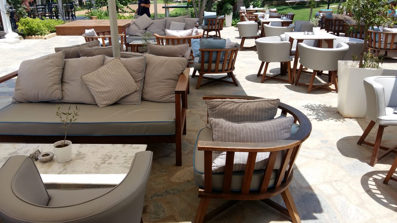 Gastro Crystal Springs Beach Hotel