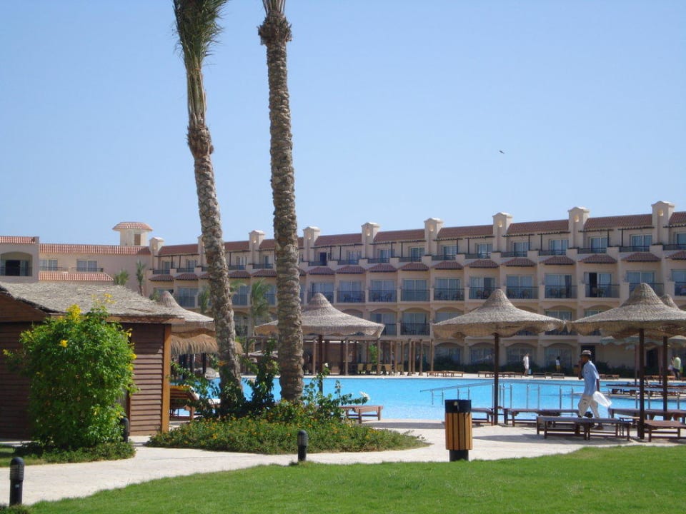 Pohled na hotel Pyramisa Beach Resort Sahl Hasheesh