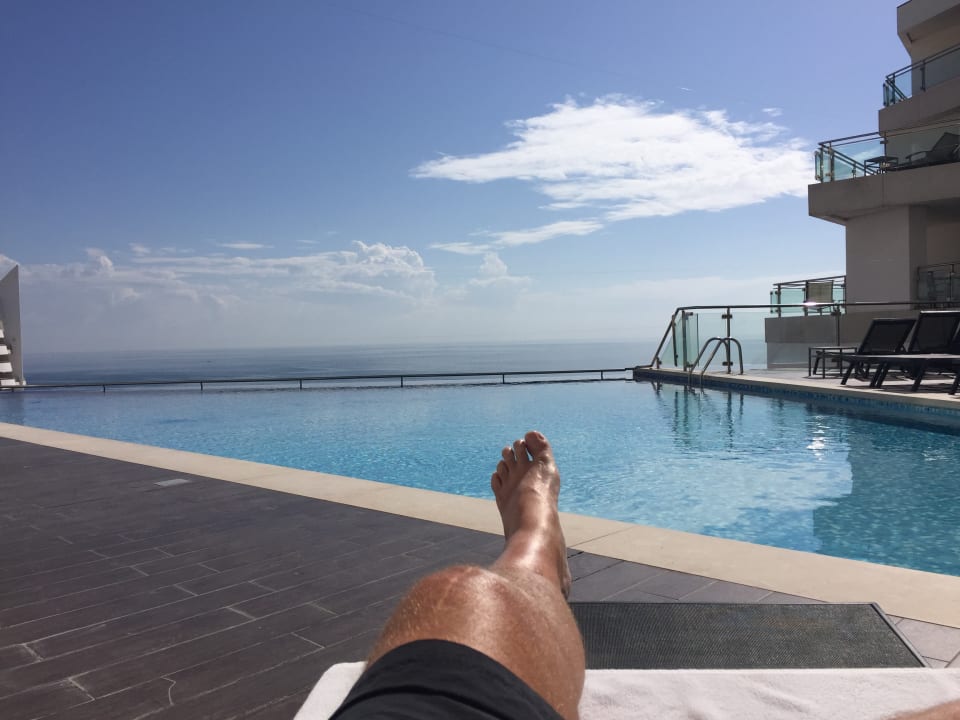 Pool Sesimbra Oceanfront Hotel