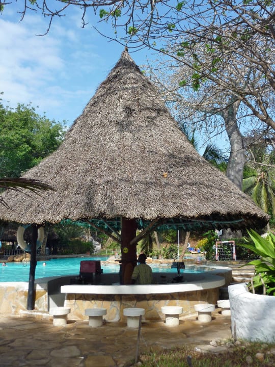 Poolbar vor dem Ansturm Hotel Papillon Lagoon Reef