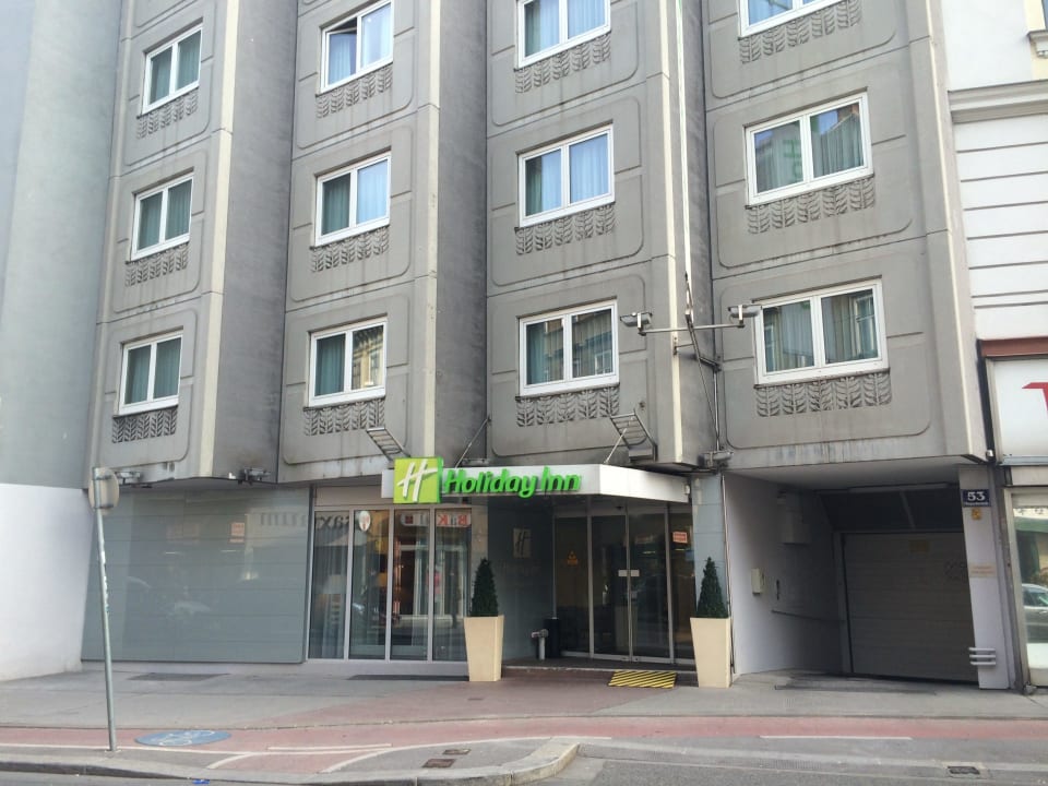 Eingang Holiday Inn Wien - City