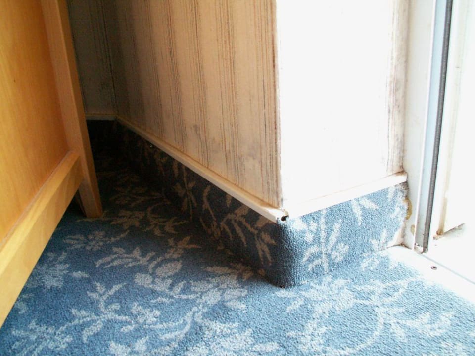 Rundherum Schimmel an den Wänden Hotel Crithoni's Paradise