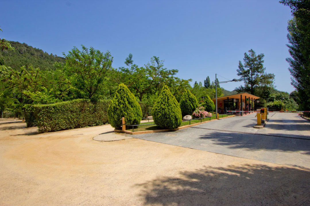 Reception and plots - Recepción y parcelas Bungalows Bassegoda Park